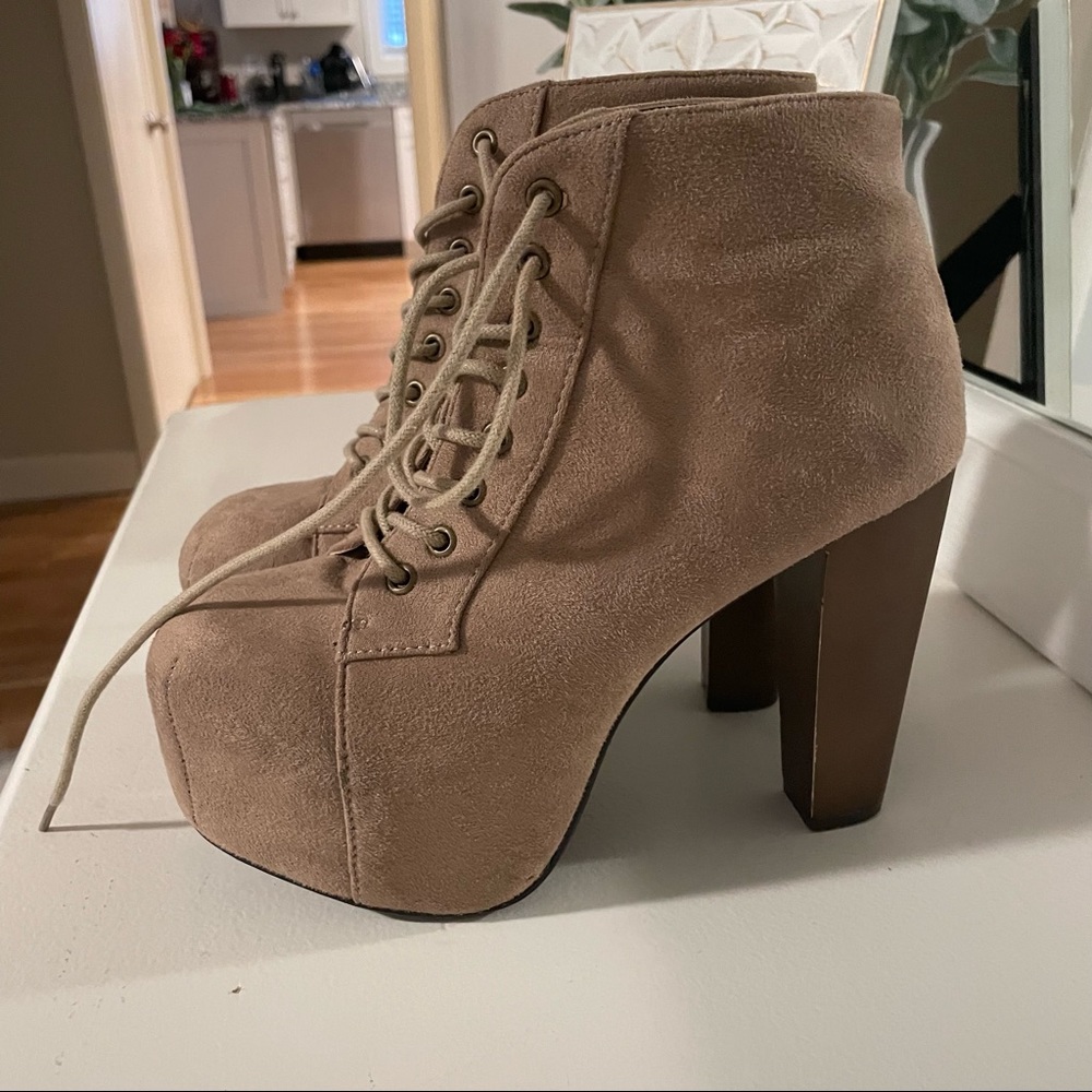 Platform boots 👢